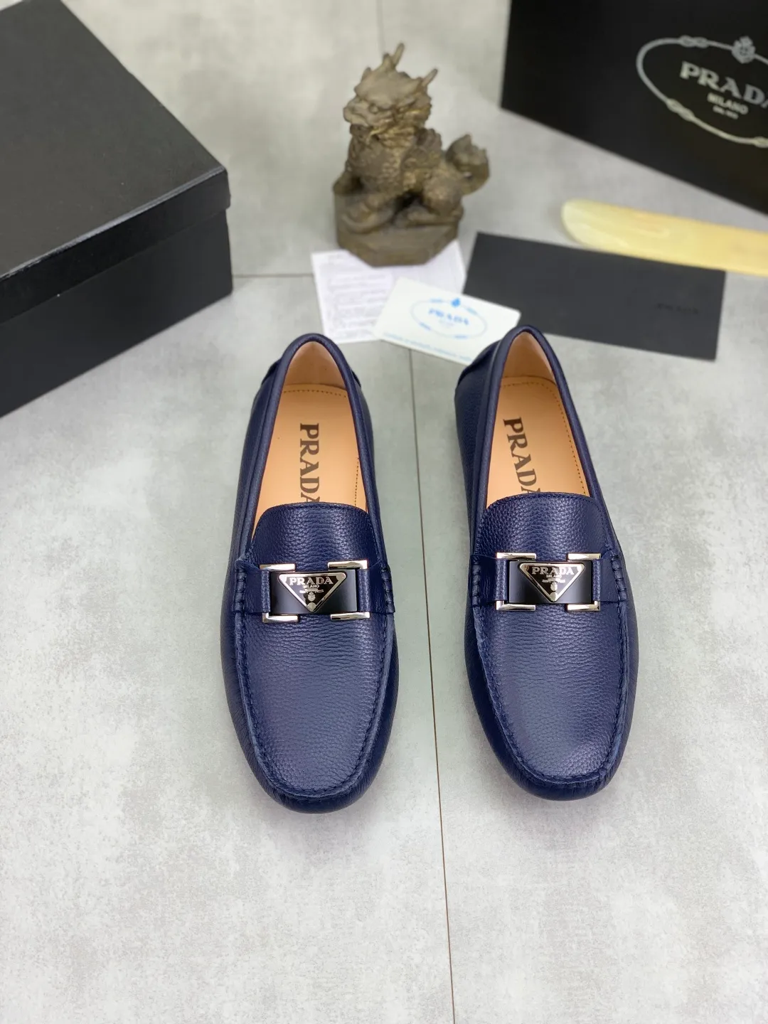 Men's Men's Shoes 💰P380💰【New Style】🆘 🔥🆕【PRADA】Prada Hong Kong high-quality pea shoes. Loaf style for lazy people. This fabric is made of 🇮🇹 imported top-grade Italian first-layer cowhide➕full first-layer pigskin lining. The lining is more high-end. The original non-slip and wear-resistant rubber outsole is the only choice for driving. Size: 38-45 4️⃣colors available